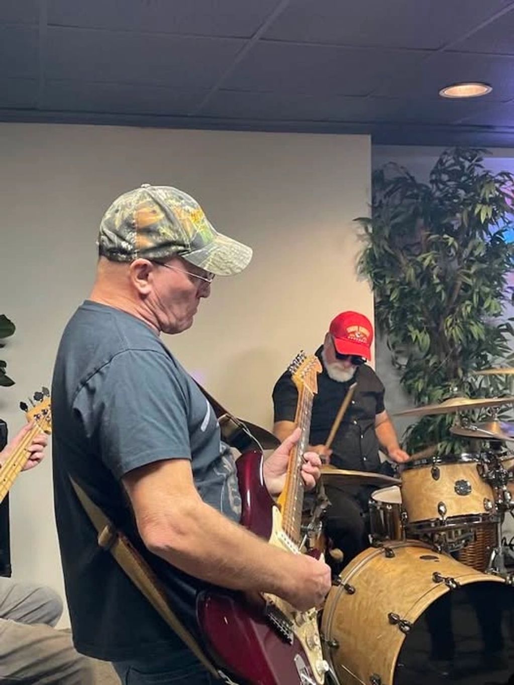 January 2025 MO Blues monthly jam at the Jefferson City Eagles Club.
Musicians playing music.