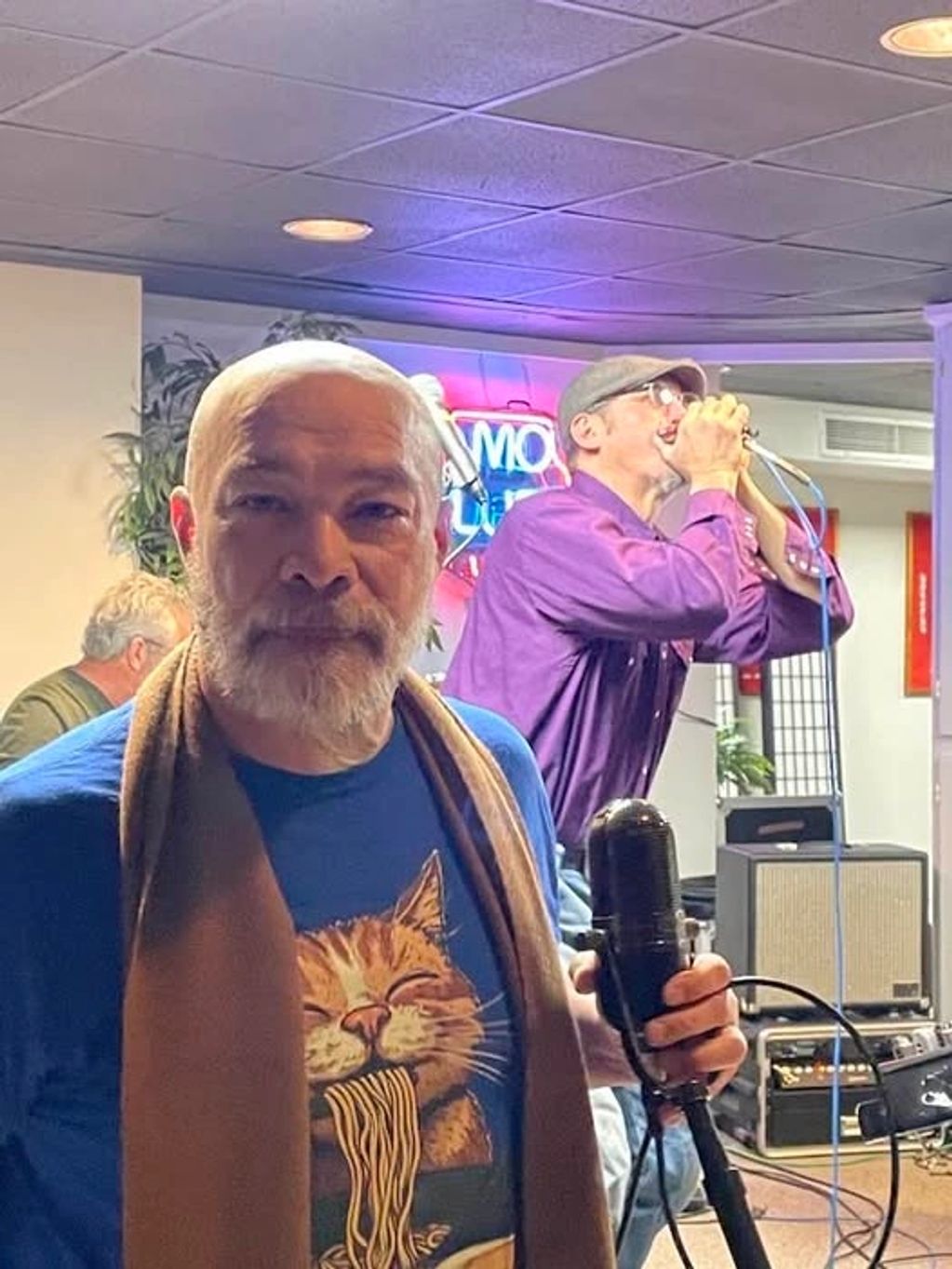 January 2025 MO Blues monthly jam at the Jefferson City Eagles Club.
Musicians playing music.