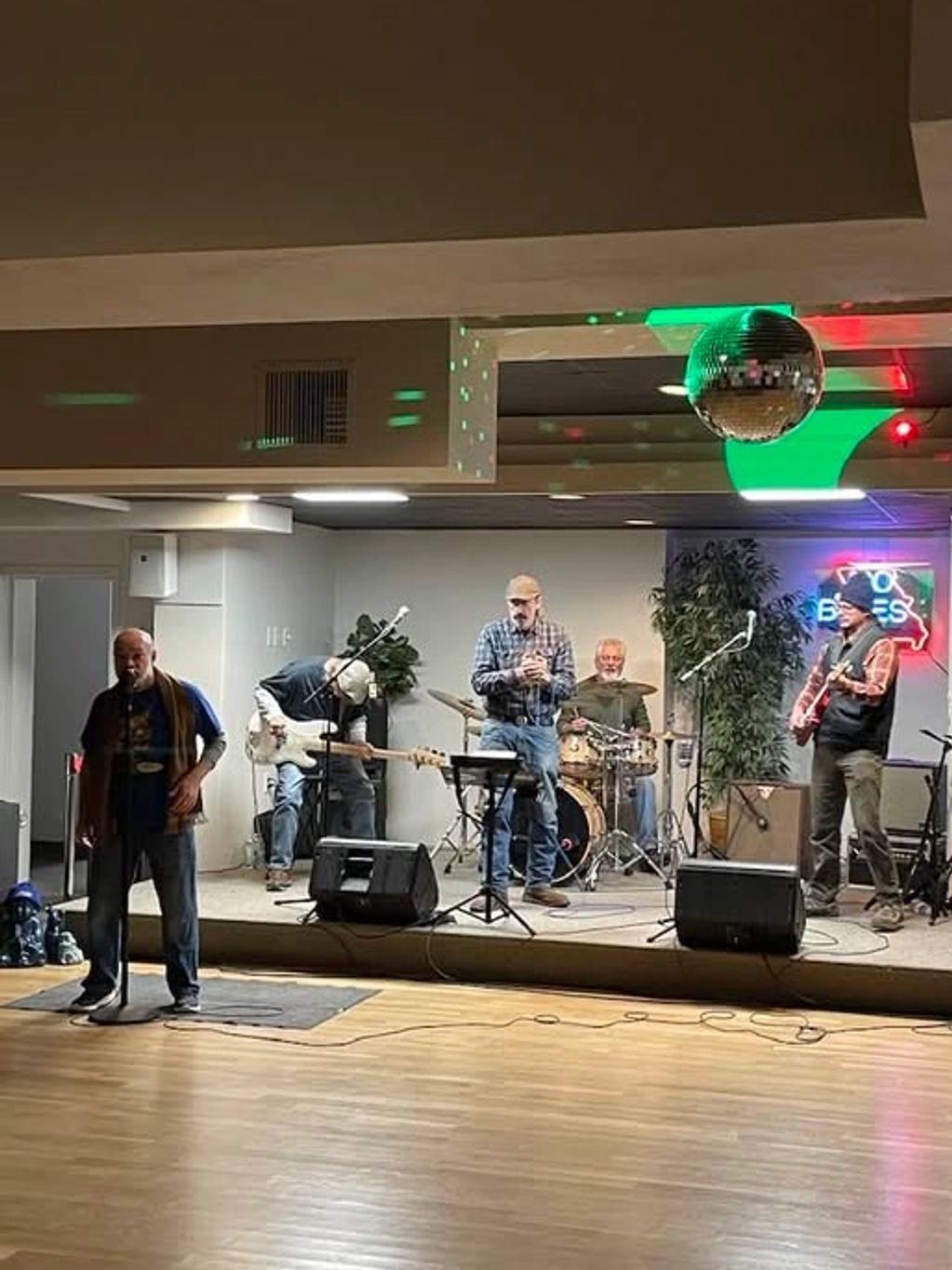 January 2025 MO Blues monthly jam at the Jefferson City Eagles Club.
Musicians playing /  jamming.