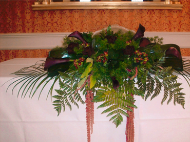 top table calla lily arrangement by Arabella's flowers