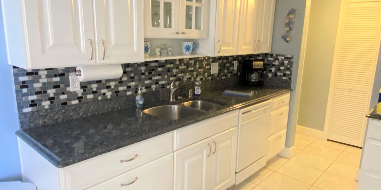 Brand new kitchen with granite countertops