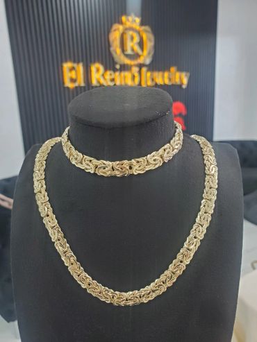 MANILLA Y GARGANTILLA DE MUJER