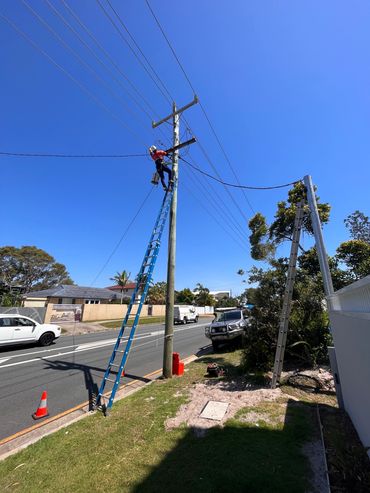 Overhead powerline connection