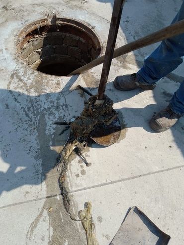 Limpieza de drenaje tapado.