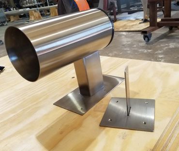 "Flow" by Jen Lewin in Honolulu, Hawaii, US
Metal Collar Fabrication (PC: EES Design Studio)