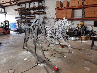 "Silhouette Herd" by Wendy Klemperer in Davie, Florida, US
Sculpture Fabrication and install by EES