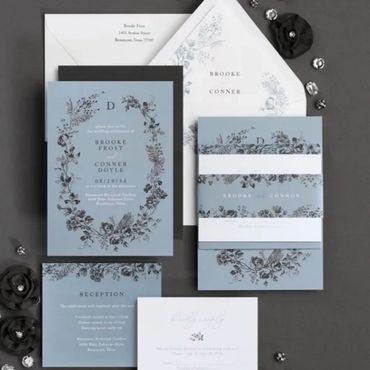 Ornate floral available in numerous color combinations. Printed band and liner.