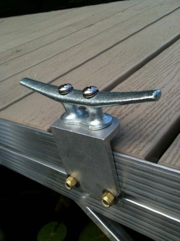 Shoreside dock cleat