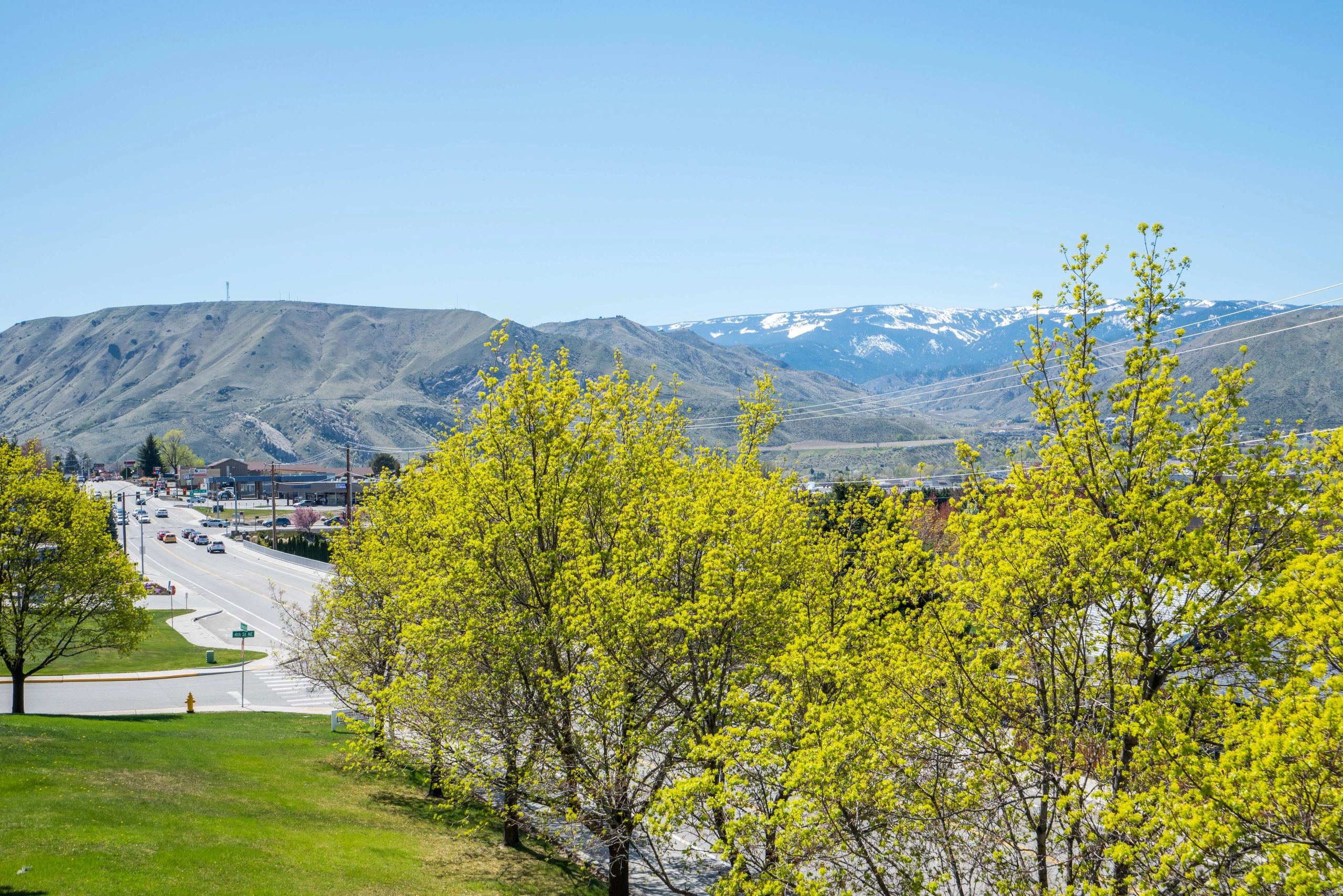 View over Washington State's Wenatchee Valley and mountains