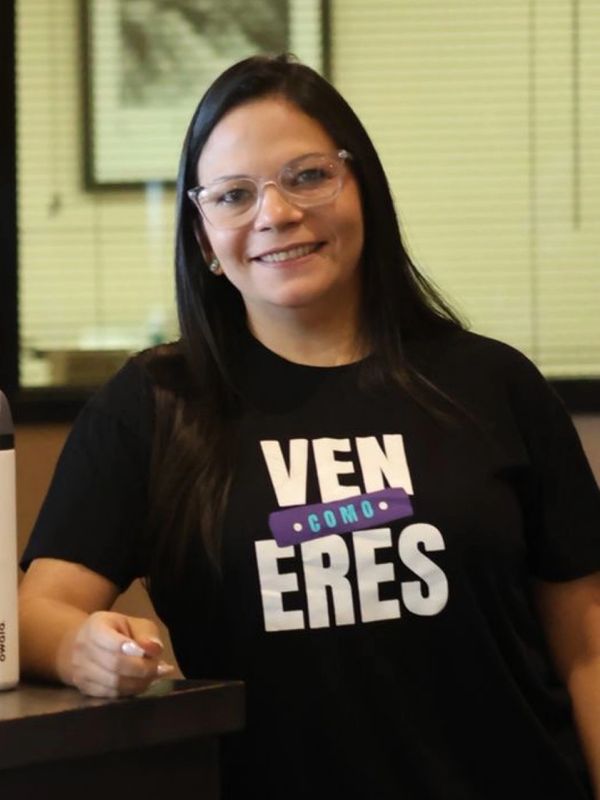 Isabel, líder del ministerio de bienvenida.