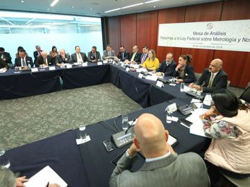 Senador Gustavo Madero en análisis de la Ley Federal sobre Metrología y Normalización.