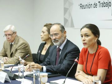 Senador Gustavo Madero en reunión con Alejandra Palacios, comisionada presidenta de la COFECE