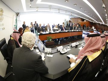 Senador Gustavo Madero en reunión con el Consejo Shura del Reino Arabia Saudita