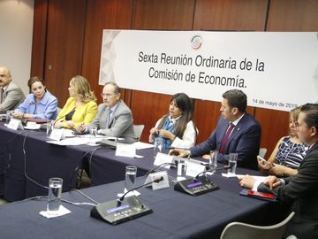 Senador Gustavo Madero en la &ta Reunión Ordinaria de la Comisión de Economía.
