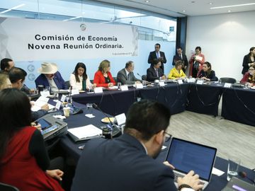 Gustavo Madero conduce la Novena Reunión de la Comisión de Economía del Senado de la República
