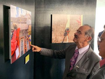 Senador Gustavo Madero en la exposición de Colectivo Tomate