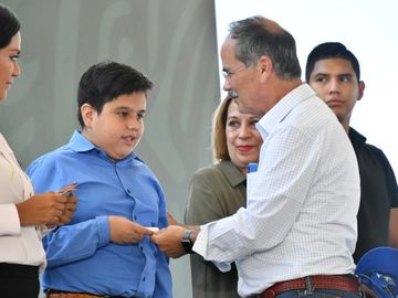 Senador Gustavo Madero acompañó al Presidente AMLO en la entrega de beneficios en Camargo, Chihuahua