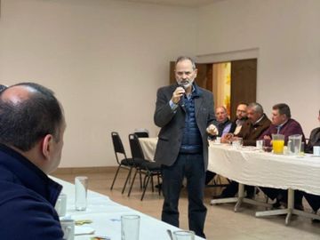 Gustavo Madero platica con empresarios de Ciudad Cuauhtémoc, Chihuahua.