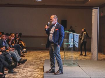 Gustavo Madero en congreso de comunicación política en Chihuahua