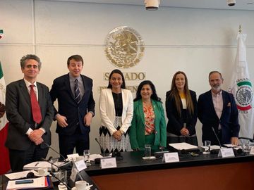 Gustavo Madero con en reunión con diputados del Parlamento Europeo