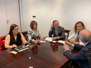 Senador Gustavo Madero en reunión con Ana Longoria, presidenta de la AMIIF