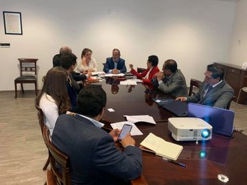 Gustavo Madero en reunión  con industriales automotrices