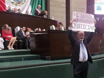 Senador Gustavo Madero protesta en toma de protesta de Andrés Manuel López Obrador