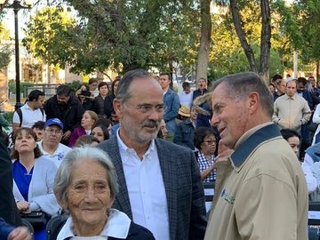 Gustavo Madero en parque Lerdo de Chihuahua en inauguración de busto de Luis H. Álvarez