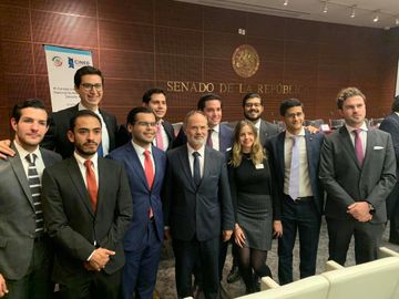 Gustavo Madero con jóvenes del Consejo Interuniversitario Nacional de Estudiantes de Derecho AC