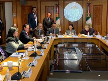Gustavo Madero en reunión de la Mesa Directiva de la Comisión Permanente