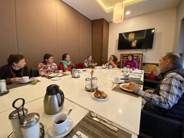 Gustavo Madero con mujeres defensoras de derechos Humanos