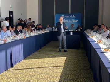 Gustavo Madero en reunión con militantes y simpatizantes del PAN