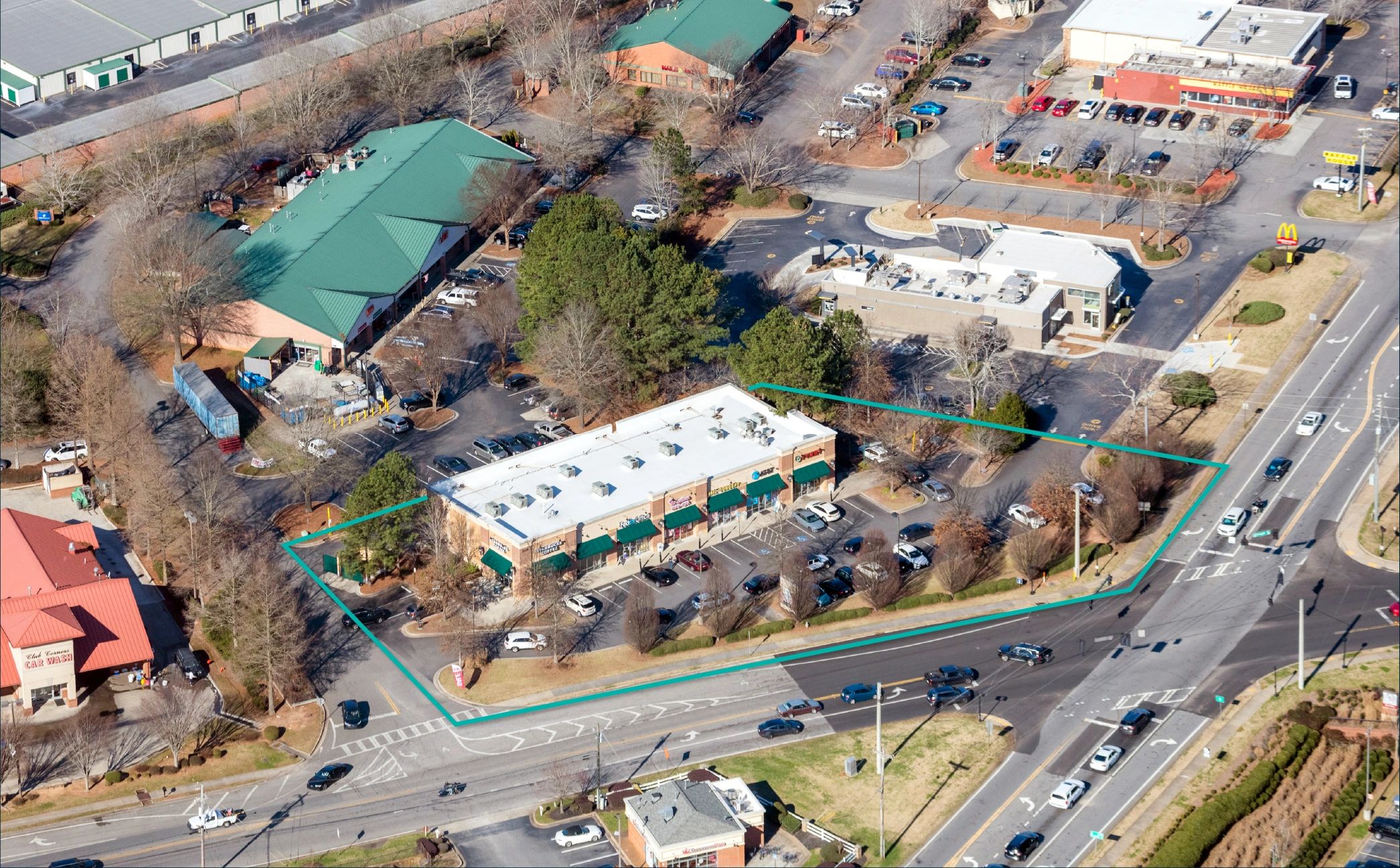 Aerial image of Shoppes of Crabapple, a prime example of a convenience retail real estate location.