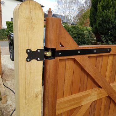 Bespoke top hinge for our gates