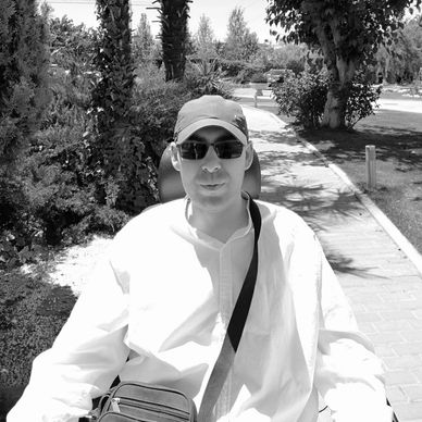 Unari E.S., escritor