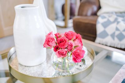 Coffe table details in the sitting room.
Photography @Jack Hinds