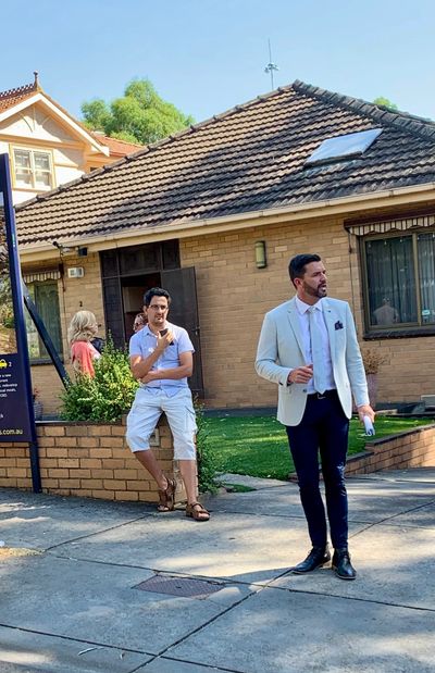Tim Penhalluriack, licensed Melbourne estate agent and vendor advocate conducting a property auction