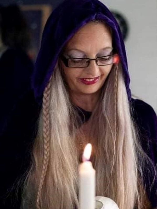 My name is Anne Edge and I am part of the event’s team at Coven of Gaia Events Ltd and a member of T