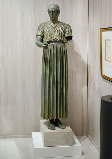 Classical figurative sculpture presented by Maison Palm Beach for interior placement