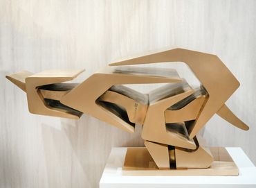 Giorgio Zennaro's signed 1972 bronze sculpture, Number 14, Sequenze Plurime, showing the placement o