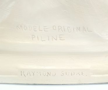 Close-up of the inscription on the plaster base of Piline, bearing the words MODELE ORIGINAL, PILINE