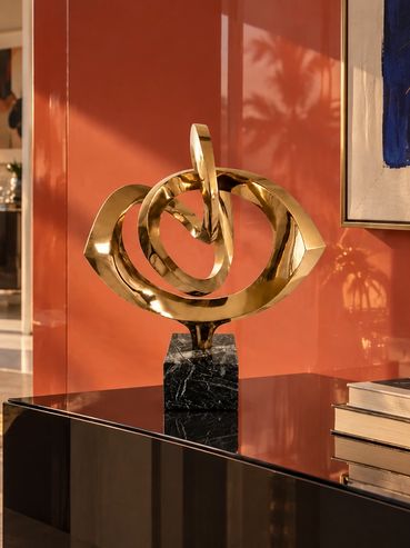 Robert Mitchell’s polished abstract bronze sculpture Rhythm displayed in a sunlit 1970s Palm Beach m