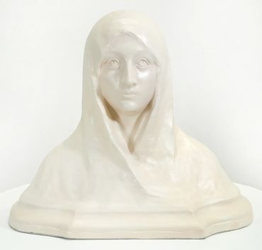 Front view of Piline, a veiled female plaster bust attributed to Raymond Sudre, showing the complete