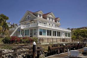 The Lighthouse Glen Cove Marina