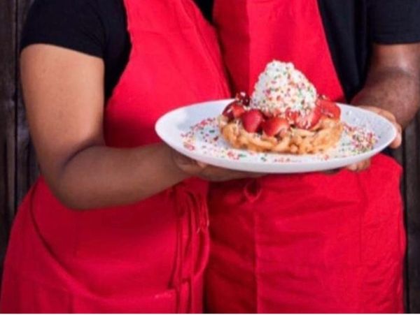 ✨Fresh funnel cakes with toppings ✨
