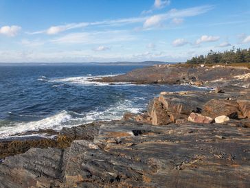 Rocky shore on the Gaff Point Trail near Hirltes Beach, one of the best South Shore trails