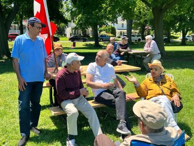 Ontario Seniors’ Forum members enjoying a summer recreational day trip to Niagara-on-the-Lake.