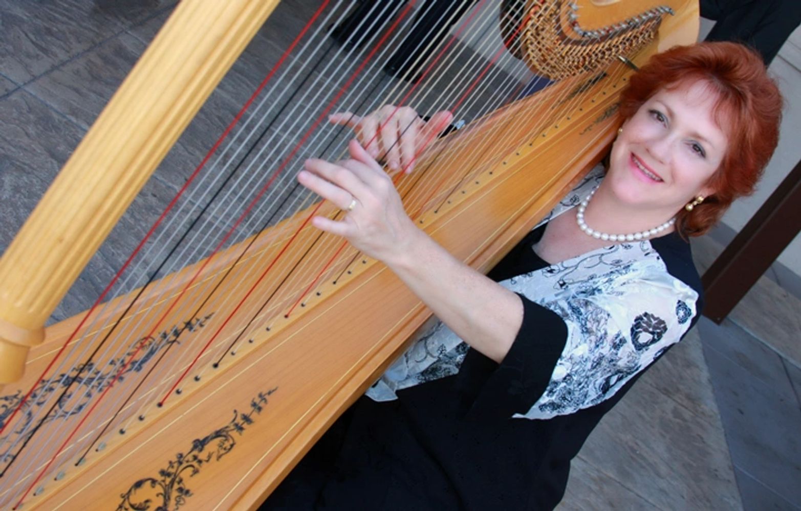Harpist Naomi Alter