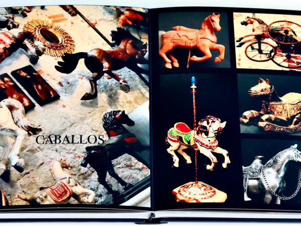 Página de un libro mostrando figuras de caballos antiguos.