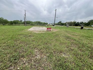 Vacant lot in La Vernia for RV and mobile trailers